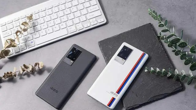 iqoo8傳奇版和普通版有啥區(qū)別 iqoo8傳奇版和普通版哪個(gè)值得入手