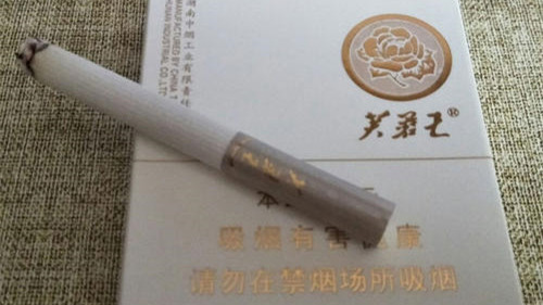 芙蓉王王之荣耀烟价格表和图片 芙蓉王王之荣耀多少钱一包